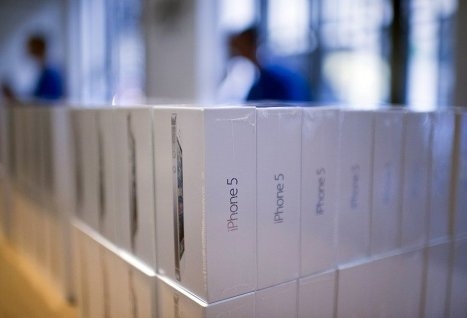 Сюжет: Старт мировых продаж Apple iPhone 5
